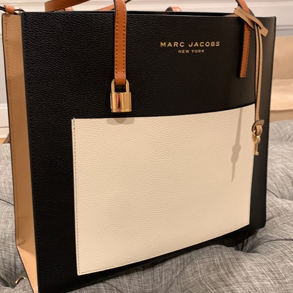 Marc Jacobs Large Grind Colorblock Large Tri-Compartment Key & Lock Tote Bag - Picture 11 of 15